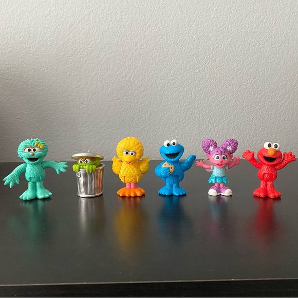 Sesame Street Neighborhood Friends, 6-piece Poseable Figurines - Picture 11 of 11